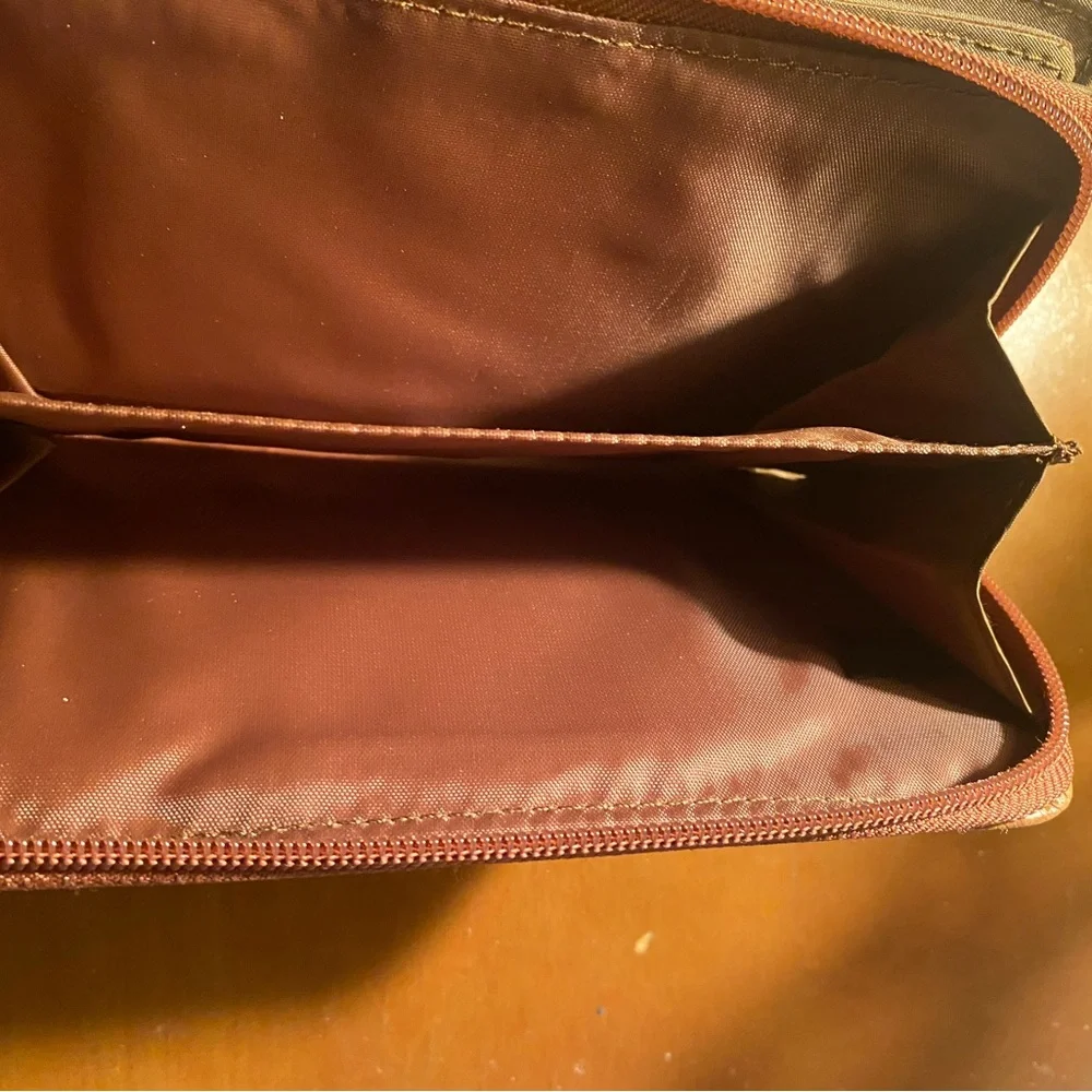 NWOT Mundi Brown Crocodile-Embossed Wallet